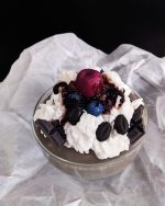 Sojas vaska svece "Šokolādes deserts ar putukrējumu un ogām" - Attēls 3