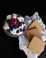 Sojas vaska svece "Šokolādes deserts ar putukrējumu un ogām" - Attēls 2