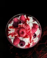 Sojas vaska svece "Sārtais deserts ar putukrējumu un ogām" - Attēls 2