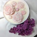 Sojas vaska svece ar krāsainām puķēm