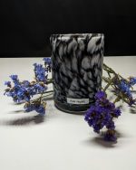 Līvānu stikla traukā lieta svece - melns ar baltu