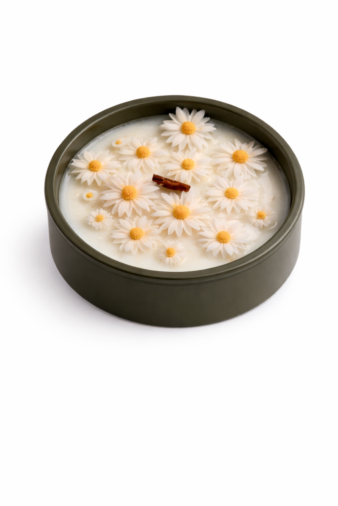 sojas vaska svece ar margrietiņām