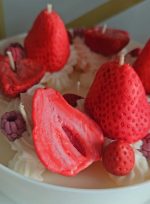 Sojas vaska svece "Zemeņu kūka ar putukrējumu un ogām" - Attēls 4