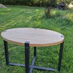 Ovāls masīvkoka galds