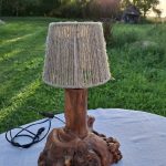 Galda lampa ar abažūru