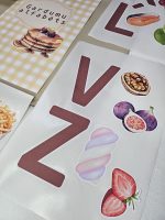 Uzlīmes Gardumu Alfabēts bērniem. 33 latviešu burti- 96 uzlīmes. Sienas uzlimes