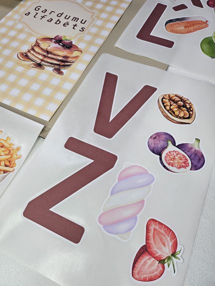 Uzlīmes Gardumu Alfabēts bērniem. 33 latviešu burti- 96 uzlīmes. Sienas uzlimes