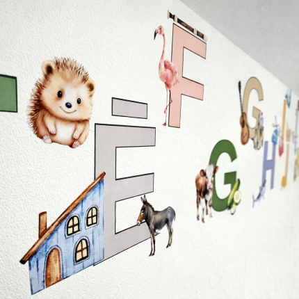 alfabēta uzlīmes bērniem