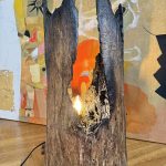 Dedzināta koka lampa