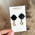 Auskari no polimērmāla FLOWER BLACK