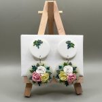 Auskari ar ziediem "Rozes"