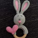 Graužamriņķis mazulim "Zaķis" (pelēks/rozā)