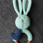 Tamborēts graužamriņķis "Zaķis" (piparmētru zaļš/zils)