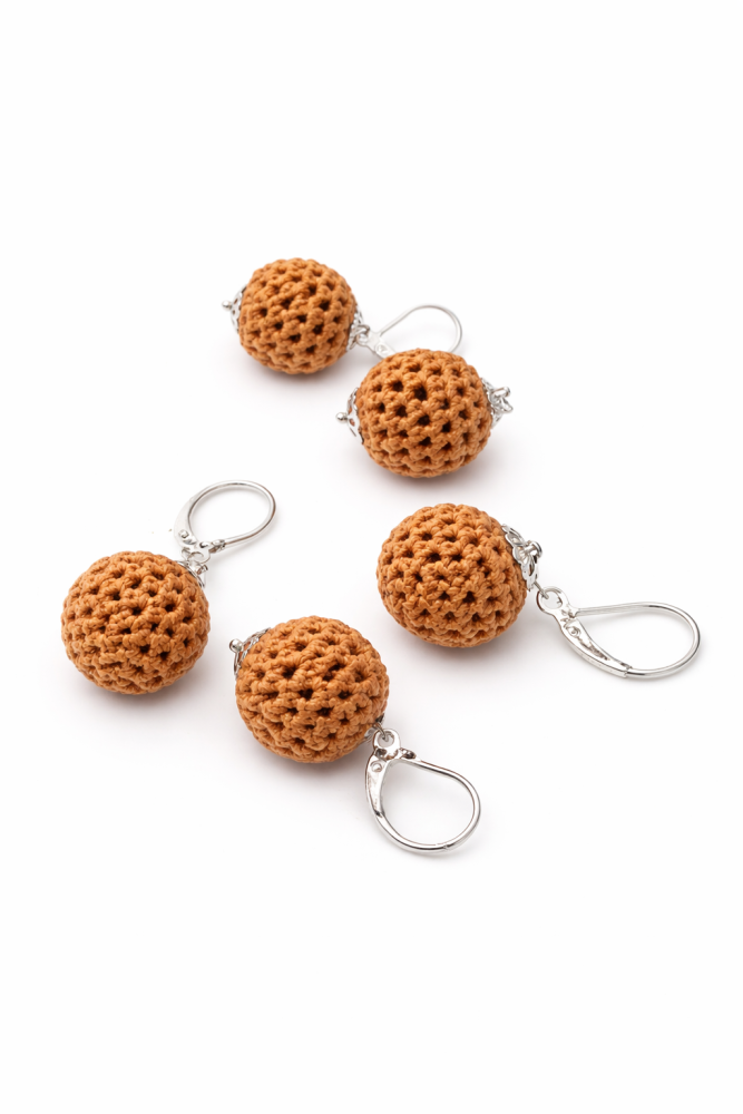 auskari tamborēti roku darbs