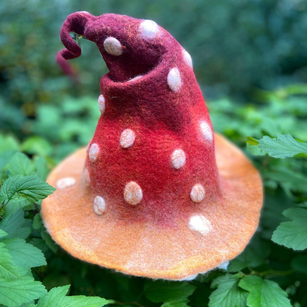 Rokām filcēta pirts cepure – "Mušmire"