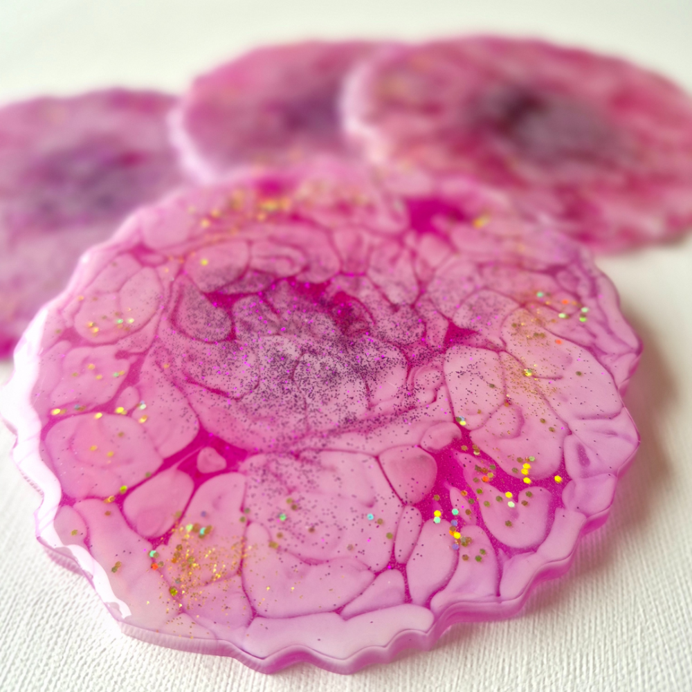 Krūzītes paliktnis, violets ar baltu