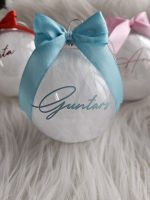 Personalizēti Ziemassvētku rotājumi. Baltas spalvas. Lieliska ideja dāvanām vai savas eglītes izrotāšanai.