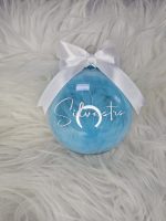 Personalizēti Ziemassvētku rotājumi. Pildījumā- košas spalvas. Lieliska ideja dāvanām vai savas eglītes izrotāšanai.