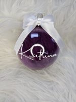 Personalizēti Ziemassvētku rotājumi. Pildījumā- košas spalvas. Lieliska ideja dāvanām vai savas eglītes izrotāšanai.