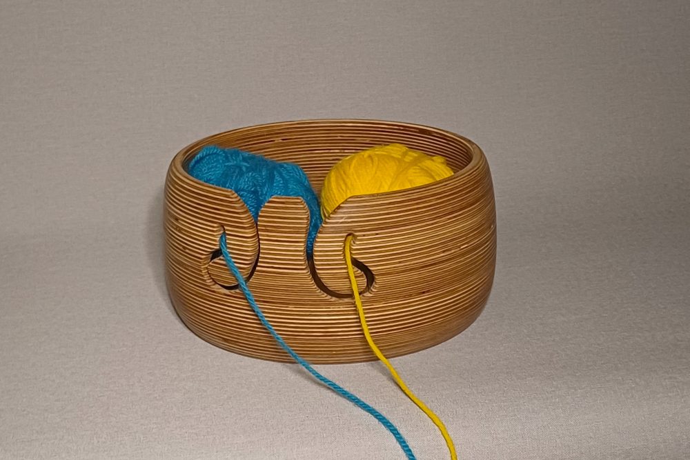 Bļoda kamoliem lielā