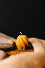 Dāvanu komplekts - Šūnu medus rāmītī un bišu vaska svece "Vijums" - Attēls 3