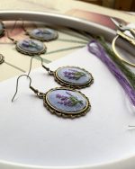 Ovāli auskari ar izšūtiem lavandas ziediem - Attēls 4