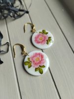 Polimērmāla auskari "Mežrozīte"