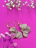 Auskari "Bēšie ziedi"