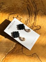 Auskari no polimērmāla FLOWER BLACK - Attēls 3