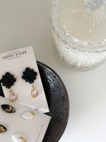 Auskari no polimērmāla FLOWER BLACK - Attēls 2