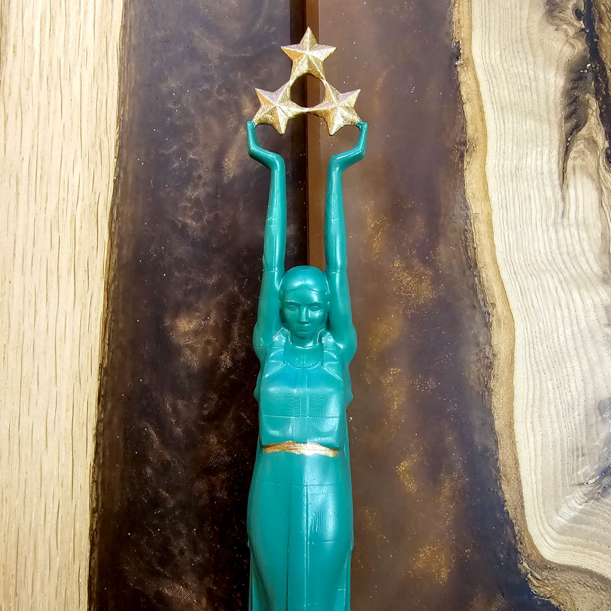 Milda 1 Miniatūra figūriņa "Brīvības piemineklis - Milda” - Attēls 1