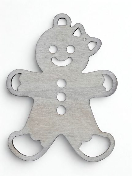 “Koka Ziemassvētku piparkūku cilvēciņa formas piekariņš ar izgrieztiem elementiem – atsevišķi modeļi ar cepuri, mazu banti vai sniegpārsliņas motīvu. Ideāli krāsošanai un dekorēšanai.”