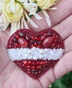 Broša mazā sirsniņas piespraude