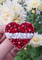 Broša mazā sirsniņas piespraude