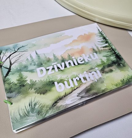 Lipekļu grāmata "Dzīvnieku burtiņi". Lieliska dāvana bērnam. Mācies radoši burtiņus ar dzīvniekiem.