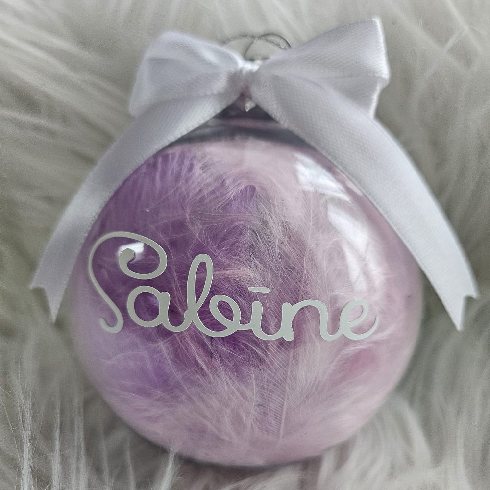 Personalizēts eglītes rotājums, ar pasteļkrāsas spalviņām