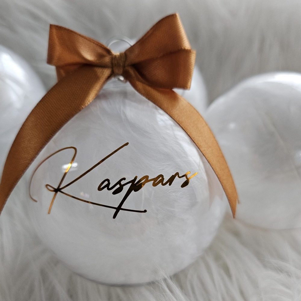 Personalizēti eglīšu rotājumi, ar baltām spalvām