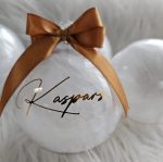 Personalizēti eglīšu rotājumi, ar baltām spalvām