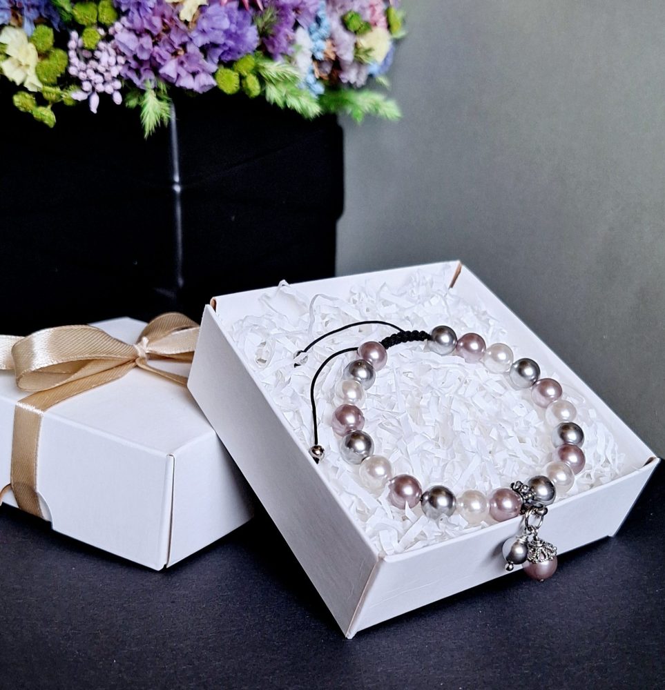 Rokassprādze pasteļtoņos