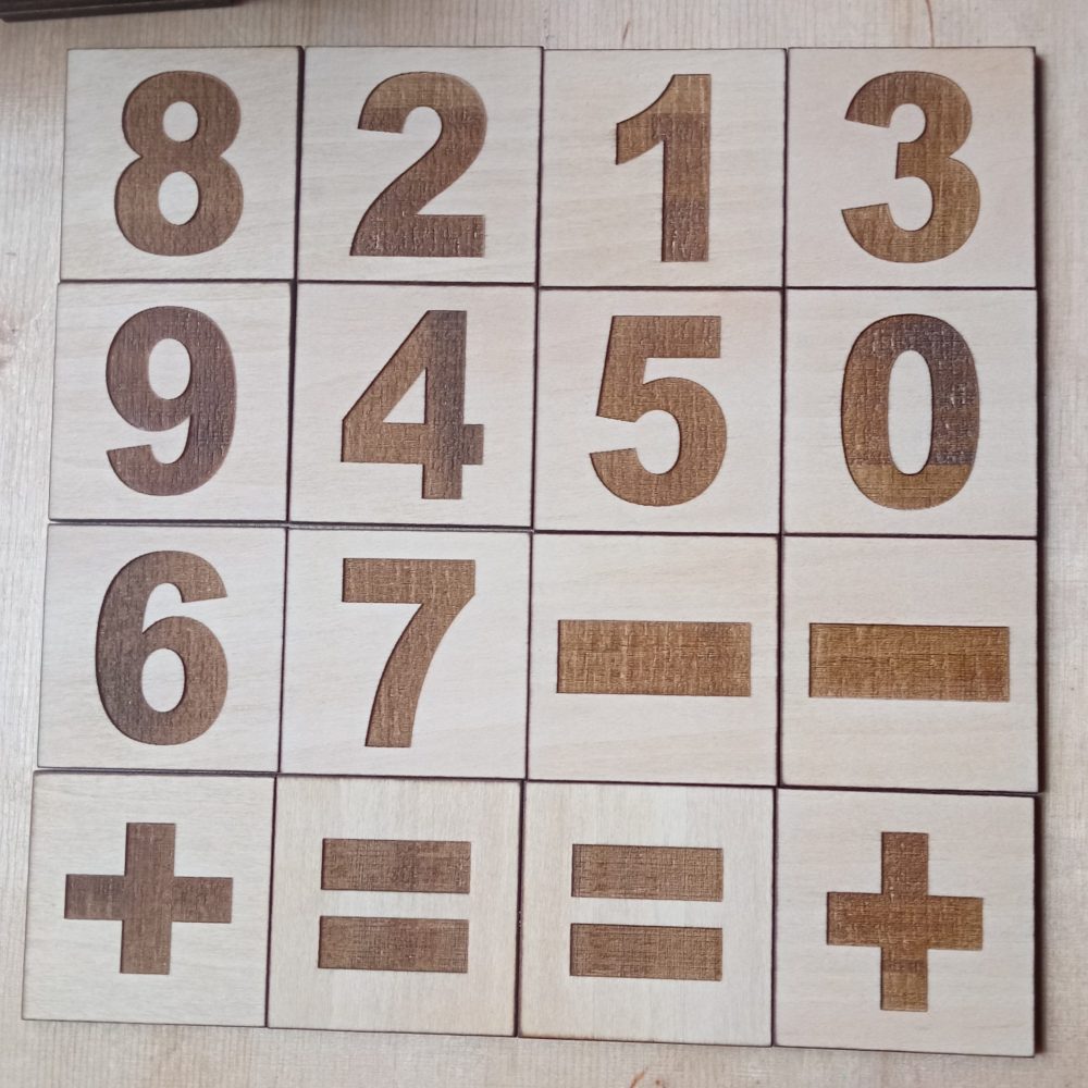 Magnētiskie koka skaitļi ar matemātikas simboliem