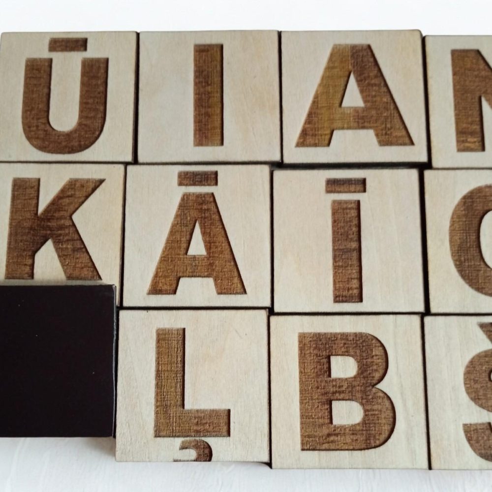 Magnētiskais koka alfabēts – 33 burti