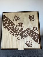 Gravēta koka kastīte “Žirafes maigums”