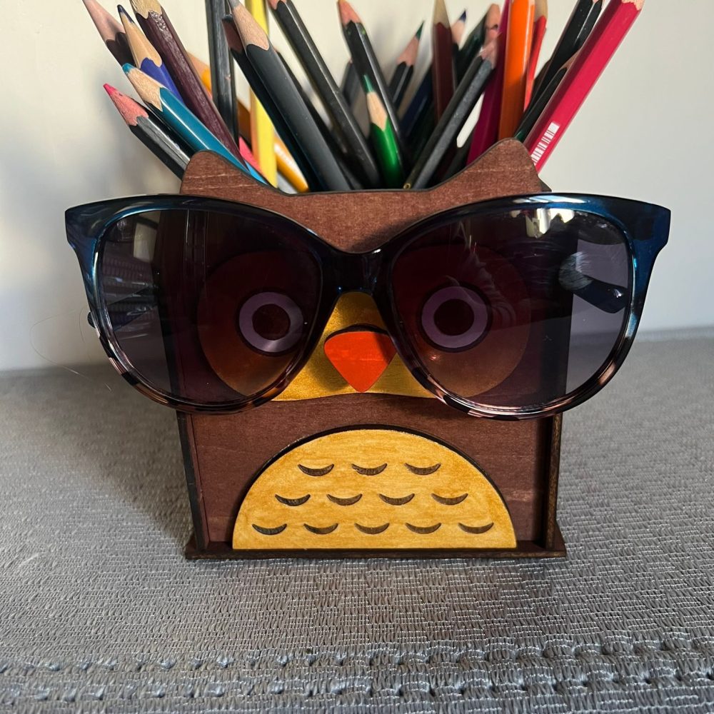 Pildspalvu / biroja piederumu turētājs "Pūcīte", no koka