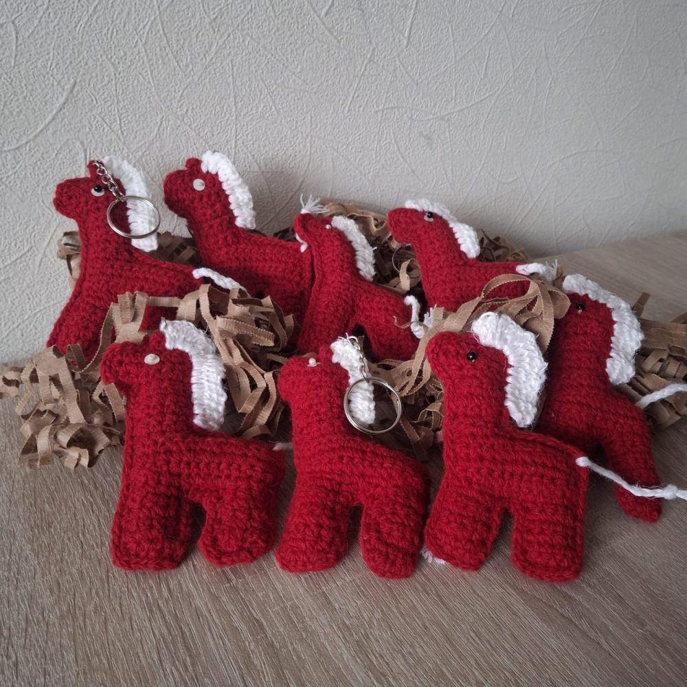 2026.gada veiksmes simbols - Ugunīgā zirga piekariņš