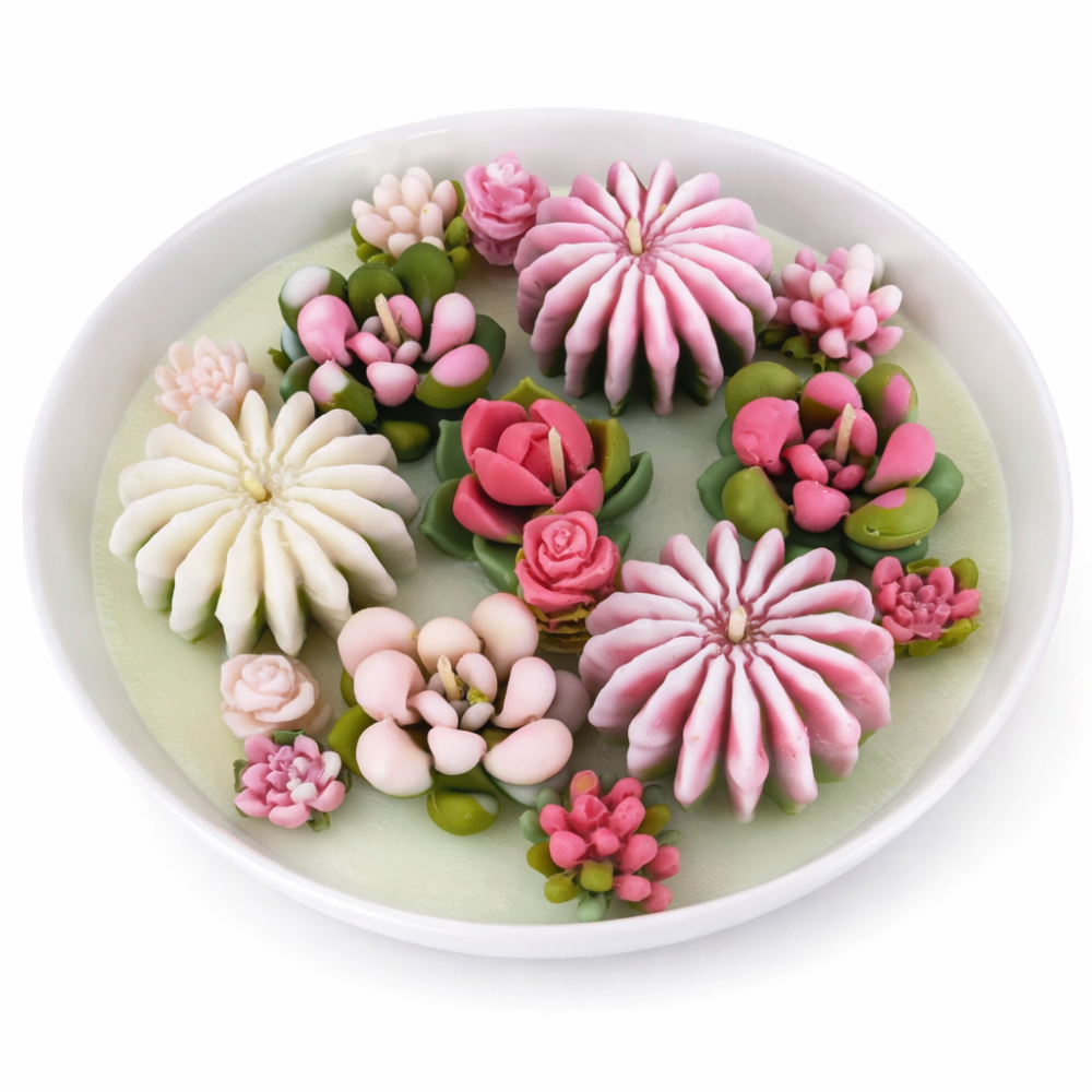 dizaina svece ar kaktusiem un ziediem