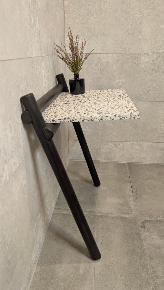 Koka stāvplaukts ar akmens virsmu, vienlīmeņa, raibi melnbaltais