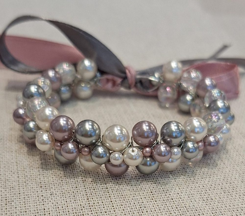 Aproce maigos pasteļtoņos