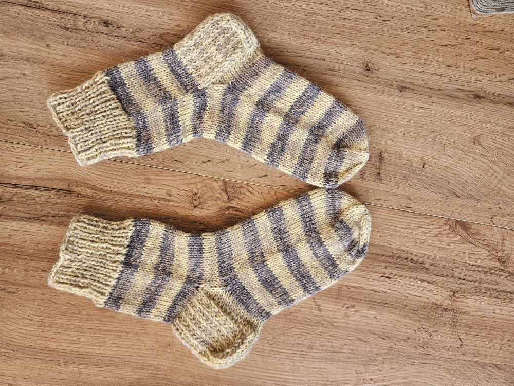 aitas vilnas un mohēras zeķes strīpainas