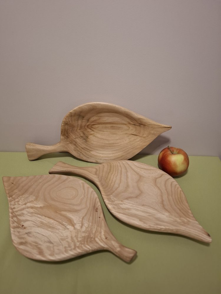 Koka šķīvis ar rokturi "Zelta rudens"