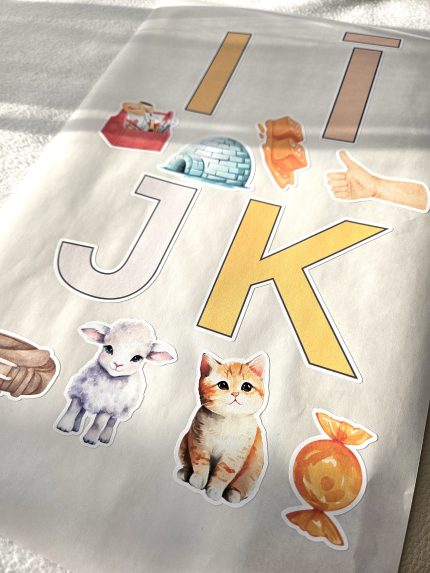 Alfabēta uzlīmju komplekts bērniem ar dzīvnieku ilustrācijām